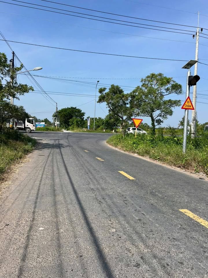 Đất mặt tiền kênh Dương Kỳ Hiệp, 1237m², giá 1.2 tỷ - Tiềm năng nghỉ dưỡng tuyệt vời!