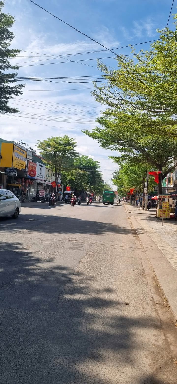 Nhà mặt tiền Nguyễn Văn Linh, Quảng Ngãi 100m² giá 4 tỷ - Thiết kế kinh doanh lý tưởng!