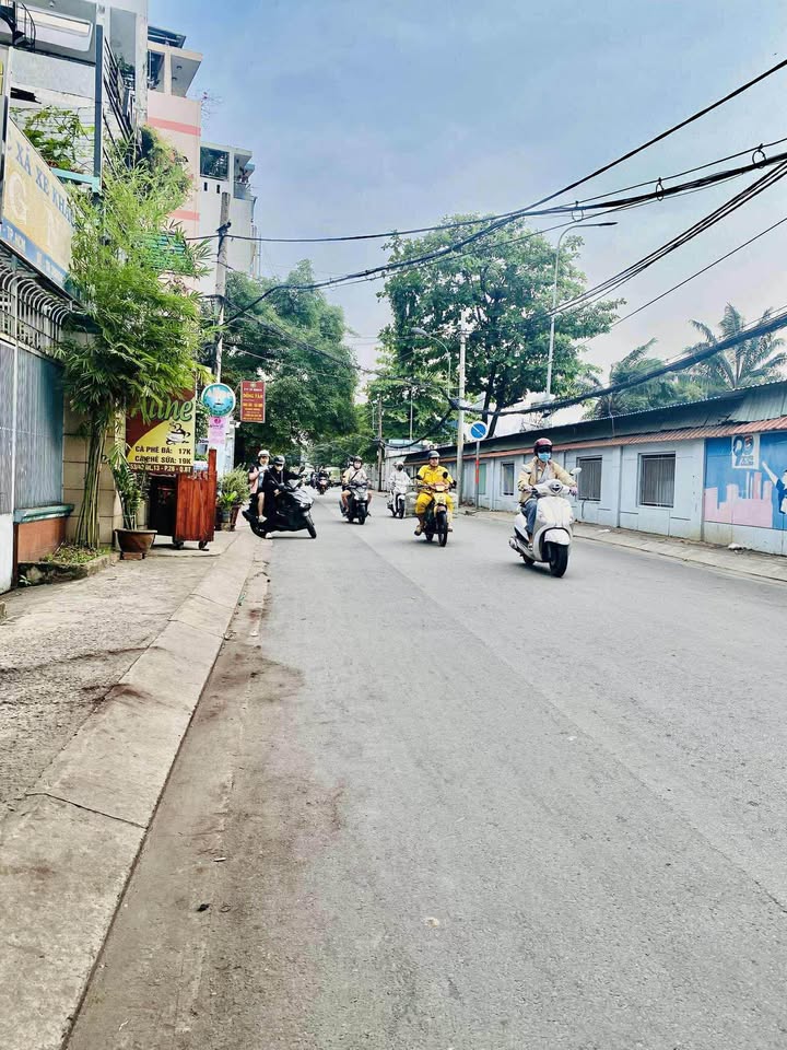 Nhà mặt tiền Quốc Lộ 13, Bình Thạnh 90m² giá 8.5 tỷ - Tiện xây mới, kinh doanh!