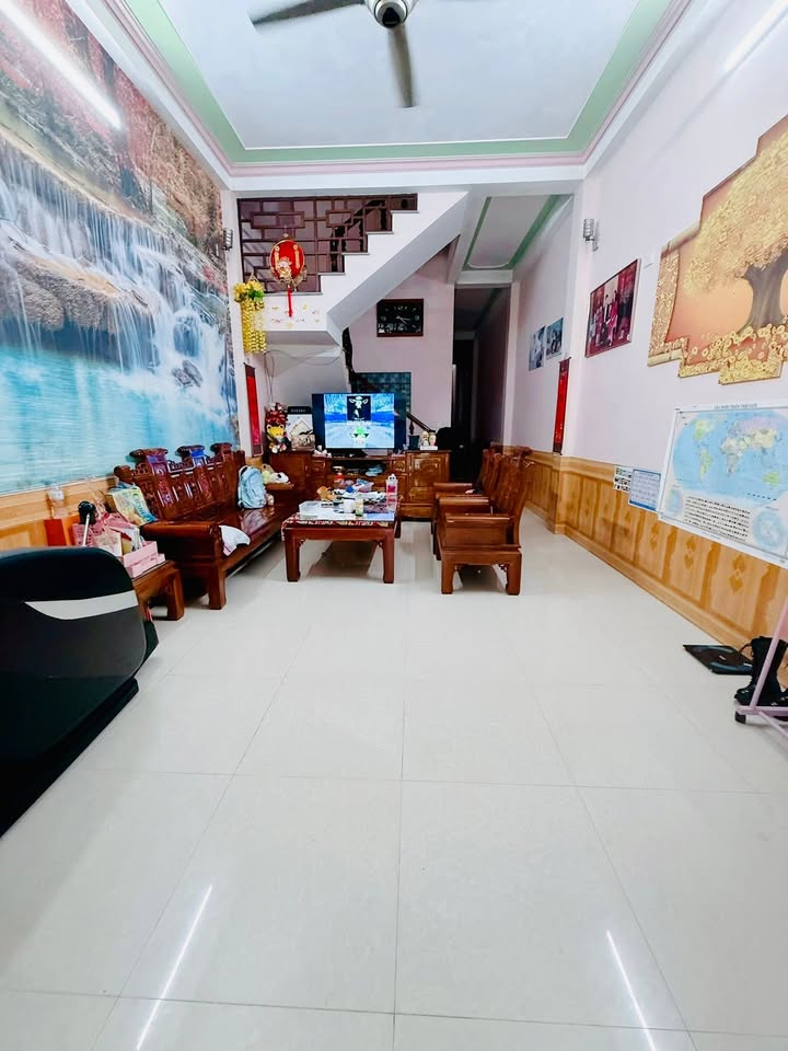 Nhà 2 tầng đường Lê Hoàn, 100m² giá chỉ 2.9 tỷ - Vị trí đẹp, an ninh tốt!