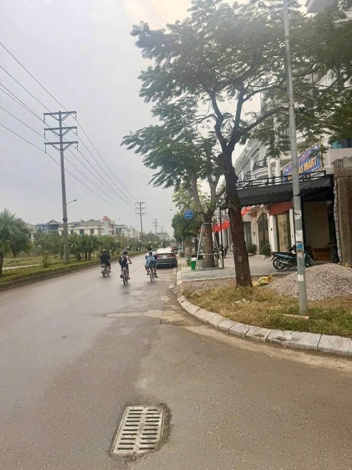 Bán FrontHouse Đường Đôi Đặng Việt Châu 118m² giá 11 tỷ - Đối diện khu thể thao