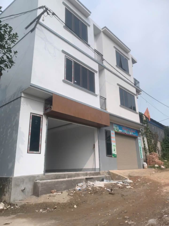 Bán nhà 2 mặt tiền Quán Triều 92m² giá 2.1 tỷ - Vị trí đẹp, kinh doanh tốt!