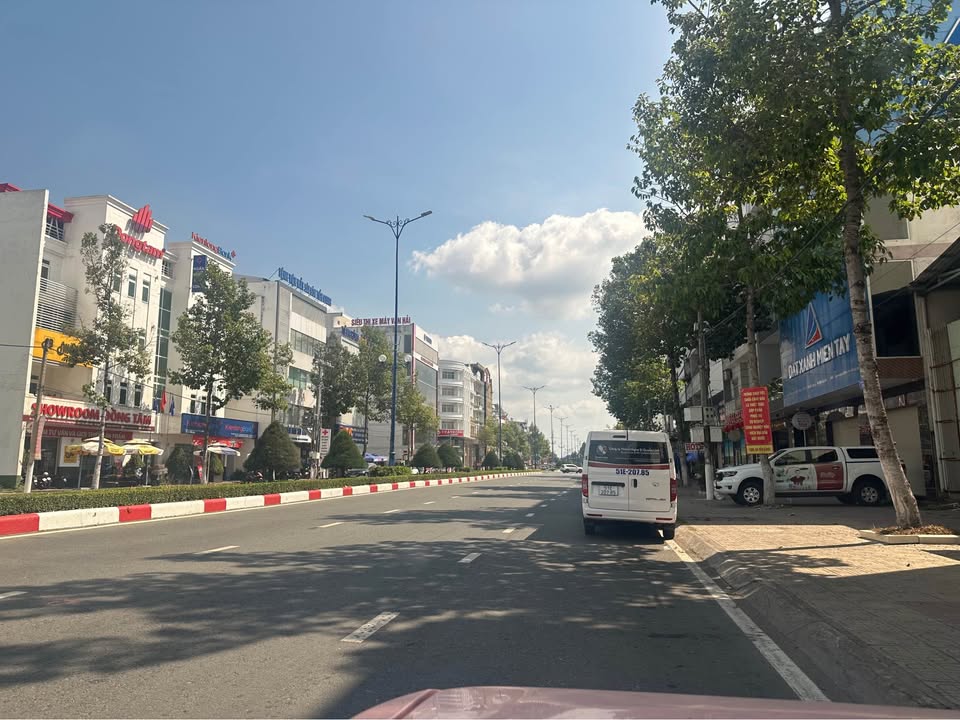 Bán gấp FrontHouse Eon, Đại lộ Hùng Vương 120m² giá 10 tỷ - Hướng Đông đắc địa!