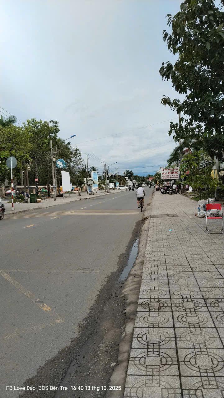 FrontHouse Định Thủy, Huyện Mỏ Cày Nam 200m² giá 7.5 tỷ - Sẵn sàng giao dịch ngay!