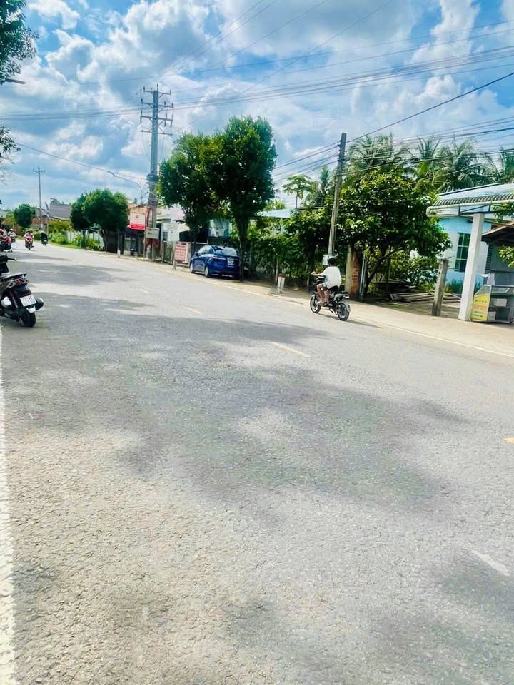 Đất thổ cư 1800m² tại khu phố 6, Thị Trấn Mỏ Cày - Giá chỉ 4.5 tỷ!