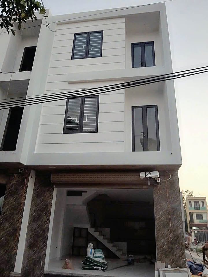 Nhà phố 3 tầng Hà Khẩu 52m² giá 2 tỷ - Sổ hồng chính chủ, gần mầm non!