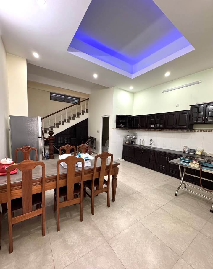 Nhà 3 tầng Mân Thái Đà Nẵng 95m² giá 10 tỷ - Sát biển, thu nhập 30 triệu/tháng!