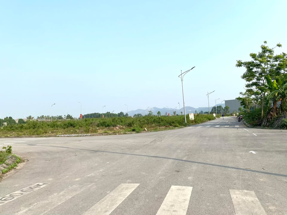 FrontHouse đẹp tại Làn 2 Trần Danh Tuyên, Bắc Giang 100m² giá 3 tỷ - Vị trí kinh doanh sầm uất!