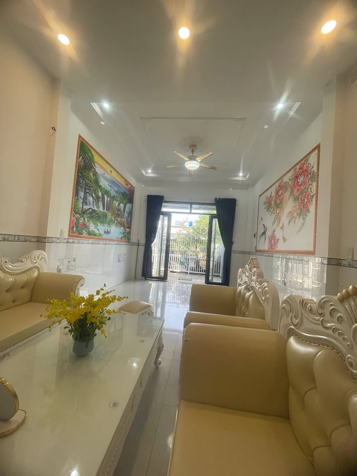 Nhà phố Đông Lân, Bà Điểm, Hóc Môn 72m² giá 3.5 tỷ - Sổ hồng chính chủ, thương lượng tốt!