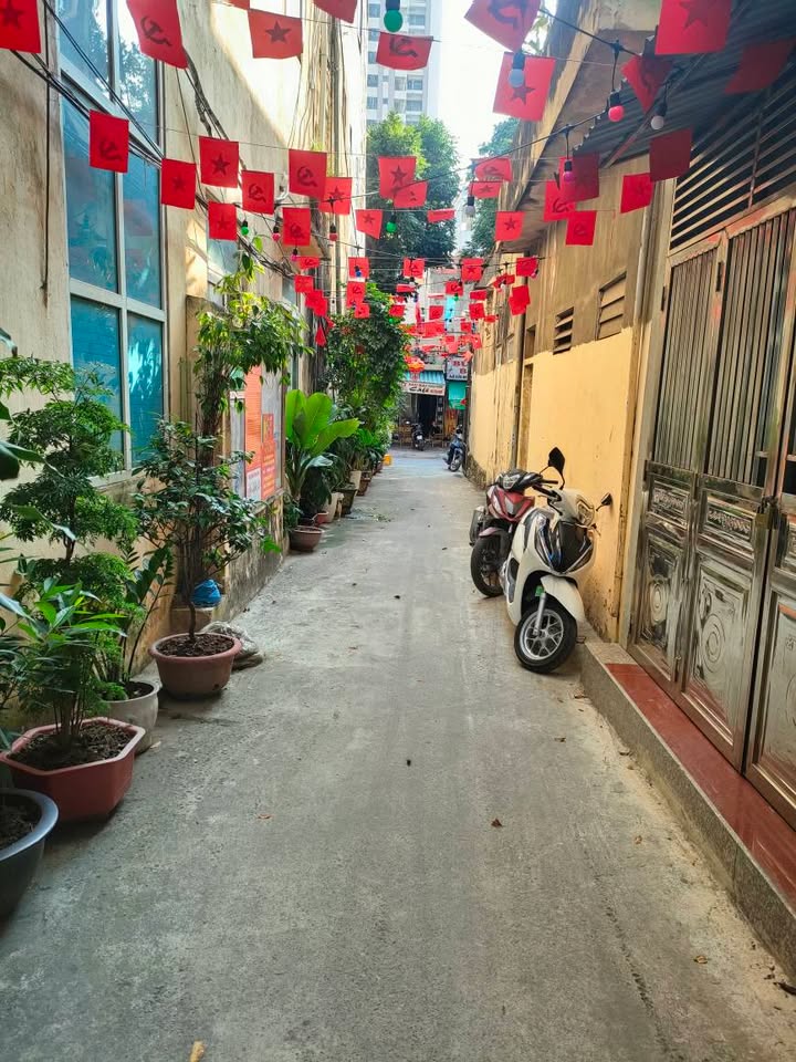 Nhà 2 tầng ngõ 38 Hàng Than 63m² giá 2.8 tỷ - Sổ hồng chính chủ!