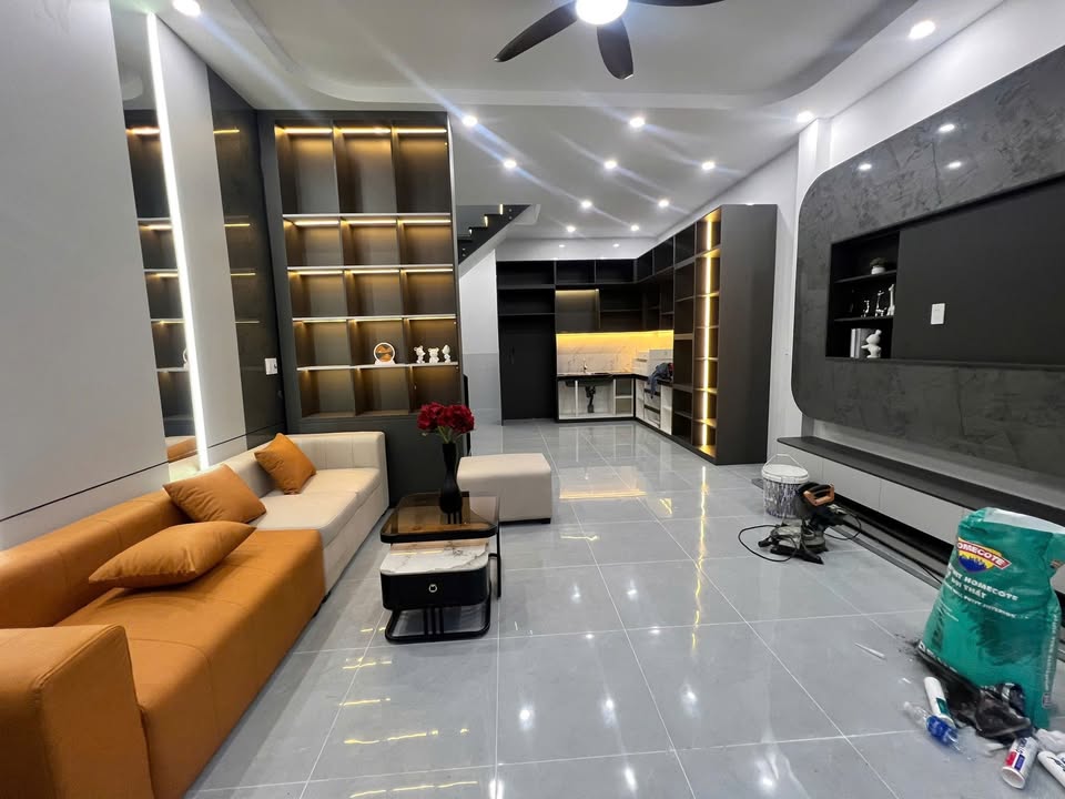 Nhà hẻm 311 Đường Nguyễn Văn Cừ, 50m² giá 2.89 tỷ - Hoàn công, nội thất xịn!