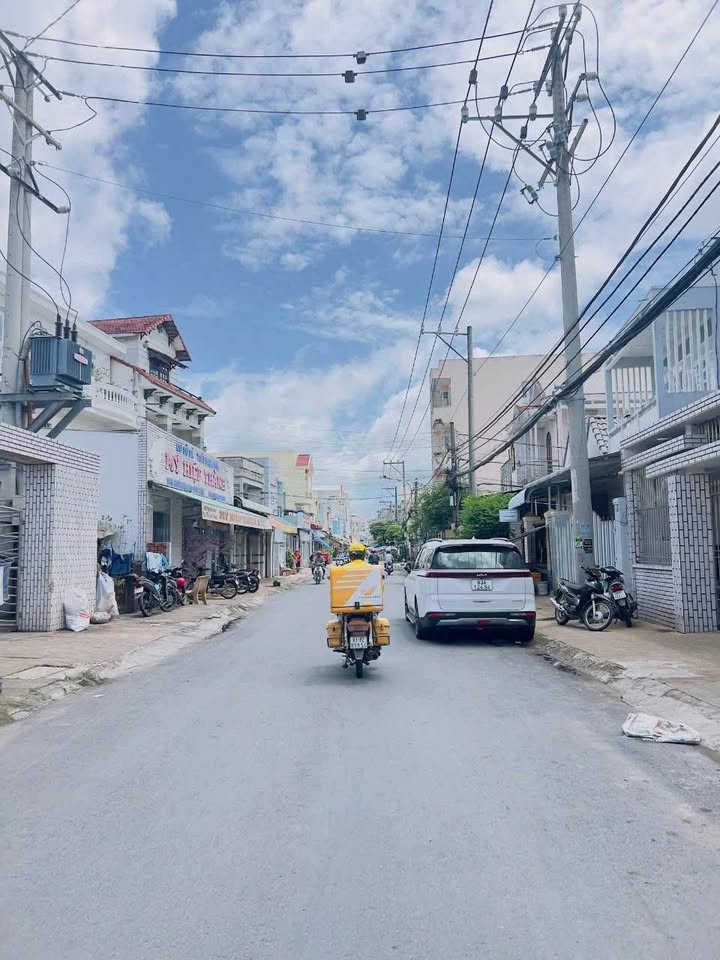 Nhà mặt tiền Nguyễn Huệ, Sóc Trăng 94m² giá 5 tỷ - Sổ hồng chính chủ!