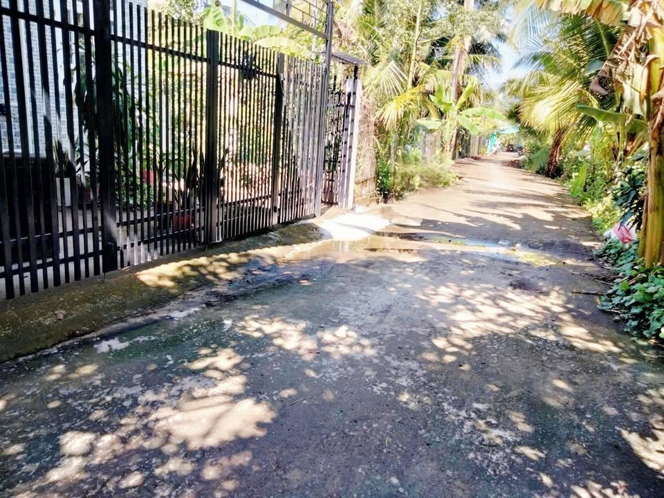 Nhà bán tại Phường Long Hòa, Quận Bình Thủy, 200m² giá 2.5 tỷ - Vị trí đẹp, dân cư đông đúc!