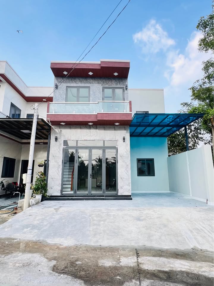 Nhà mặt tiền Tỉnh lộ 8, Củ Chi 100m² giá 3.5 tỷ - Đường thông thoáng, dân cư đông đúc!