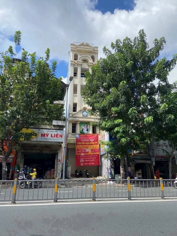 Bán gấp tòa nhà góc 2 mặt tiền 237-239 Lý Thái Tổ, Quận 10 - Hầm + 6 tầng, giá 50 tỷ!