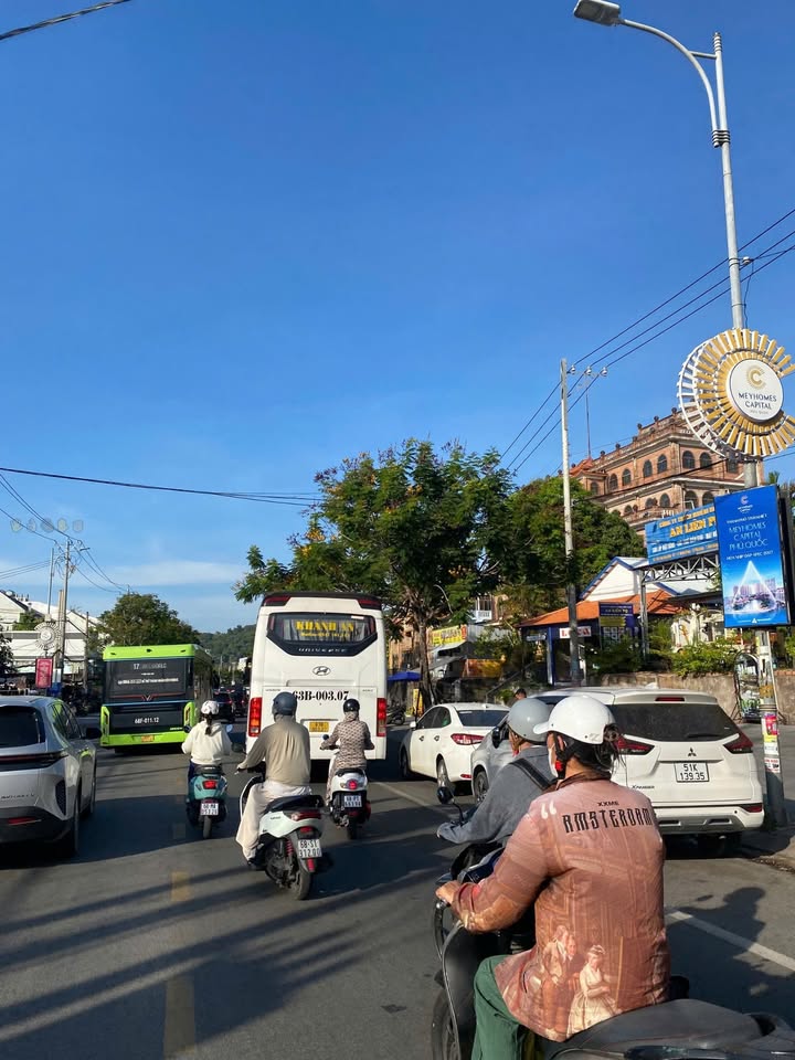 Đất thổ cư 200m² ngõ Trần Hưng Đạo Phú Quốc giá chỉ 4 tỷ - Kinh doanh lưu trú khách tây!