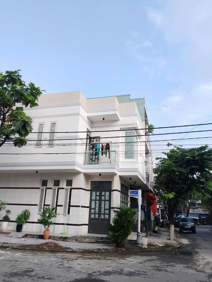 Nhà góc 2 mặt tiền đường 5.5m tại Thọ Quang 90m² giá 10 tỷ - Cơ hội sở hữu nhà đẹp!