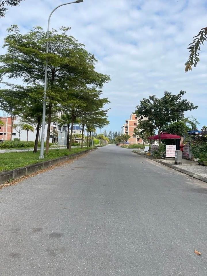 Đất nền Huyện Hòa Vang 204m² giá thương lượng - Cách cổng trường FPT vài bước chân!