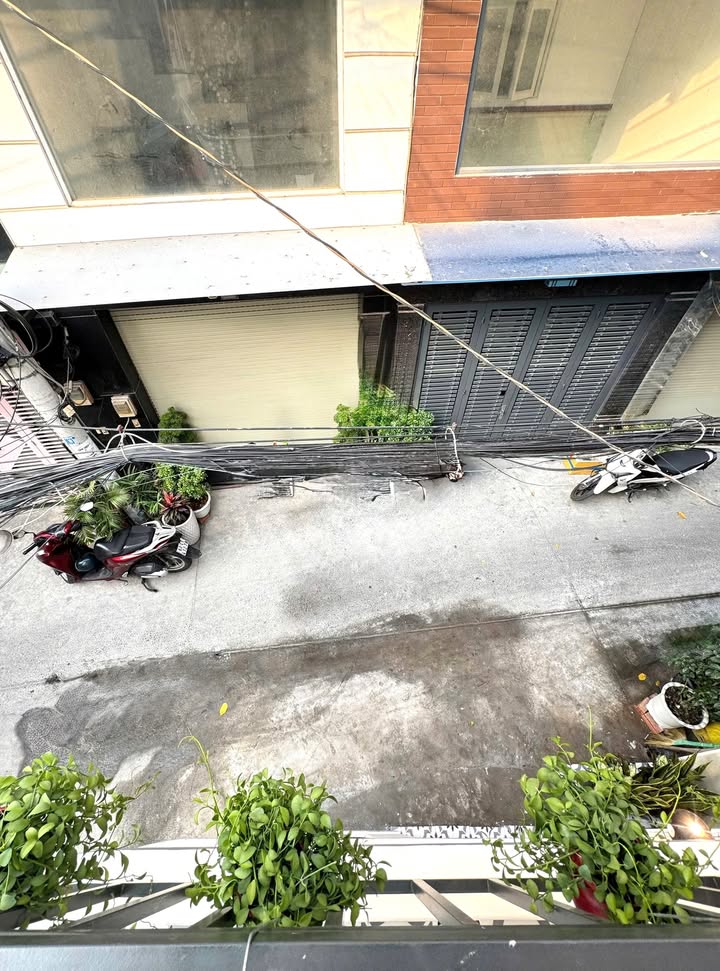 Nhà đẹp 2 tầng tại Ngã Tư Hàng Xanh, chỉ 4.6 tỷ - Sẵn sàng vào ở ngay!