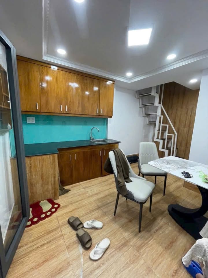 Nhà phố 3 tầng Thủ Đức 16m² giá 2.3 tỷ - Chính chủ bán gấp!