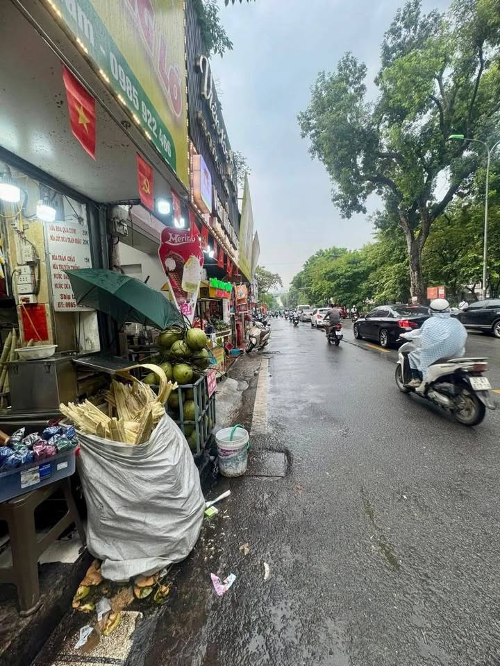 Nhà mặt phố Quốc Tử Giám, Đống Đa 41m² giá 22.5 tỷ - Cơ hội hiếm có!