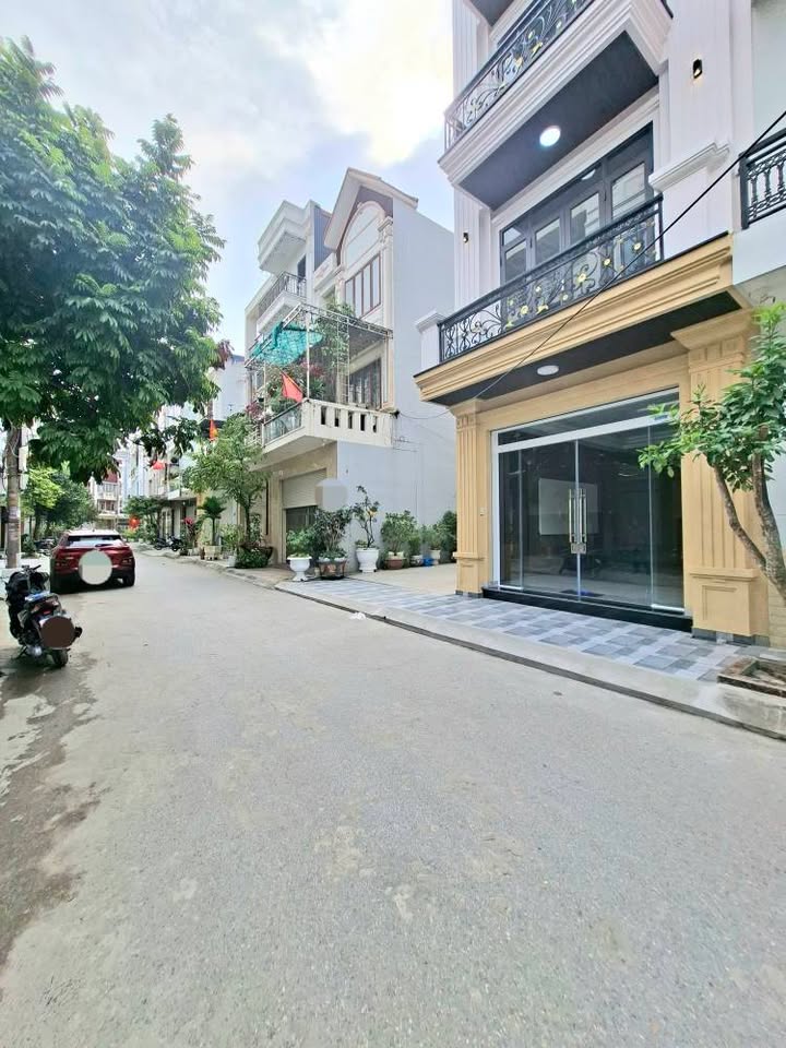 Nhà đẹp Văn Cao - 67m² giá 7.35 tỷ - Thiết kế hiện đại, thang máy sang trọng!