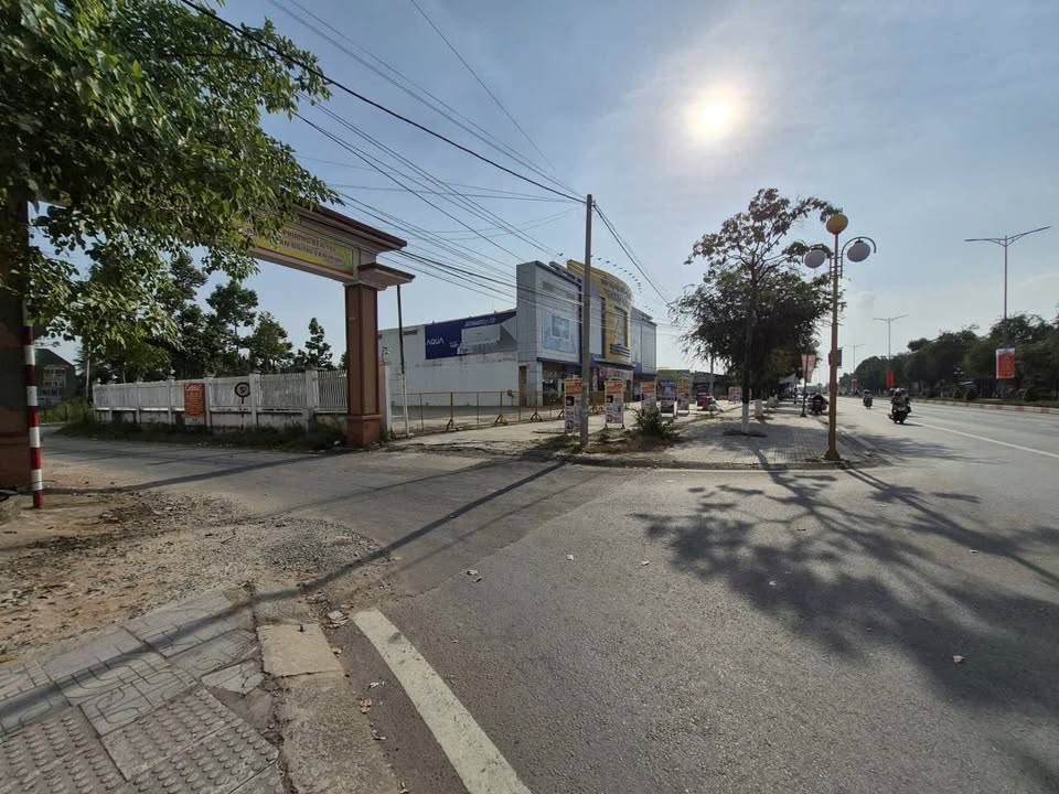 Nhà phố Phường 7, Thành phố Bến Tre 116m² giá chỉ 1.55 tỷ - Sân rộng đậu ô tô thoải mái!