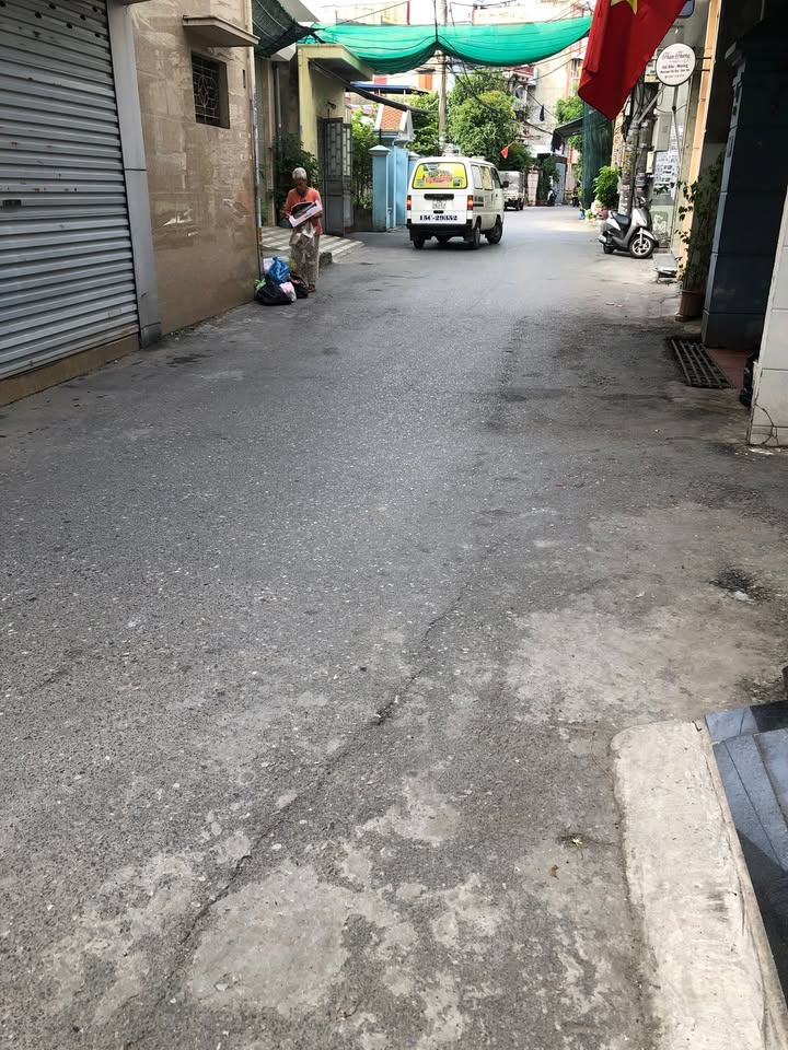 Nhà 4 tầng tại Ngõ 170 Thiên Lôi, 50m² giá 3.85 tỷ - Sổ đỏ chính chủ!