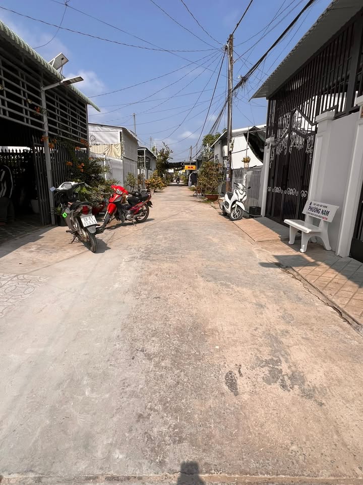 Nhà trệt lầu Tân cổ điển Hẻm 97 Liên Hương 85m² giá 1.99 tỷ - Thiết kế sang trọng, ô tô vào tận nhà!