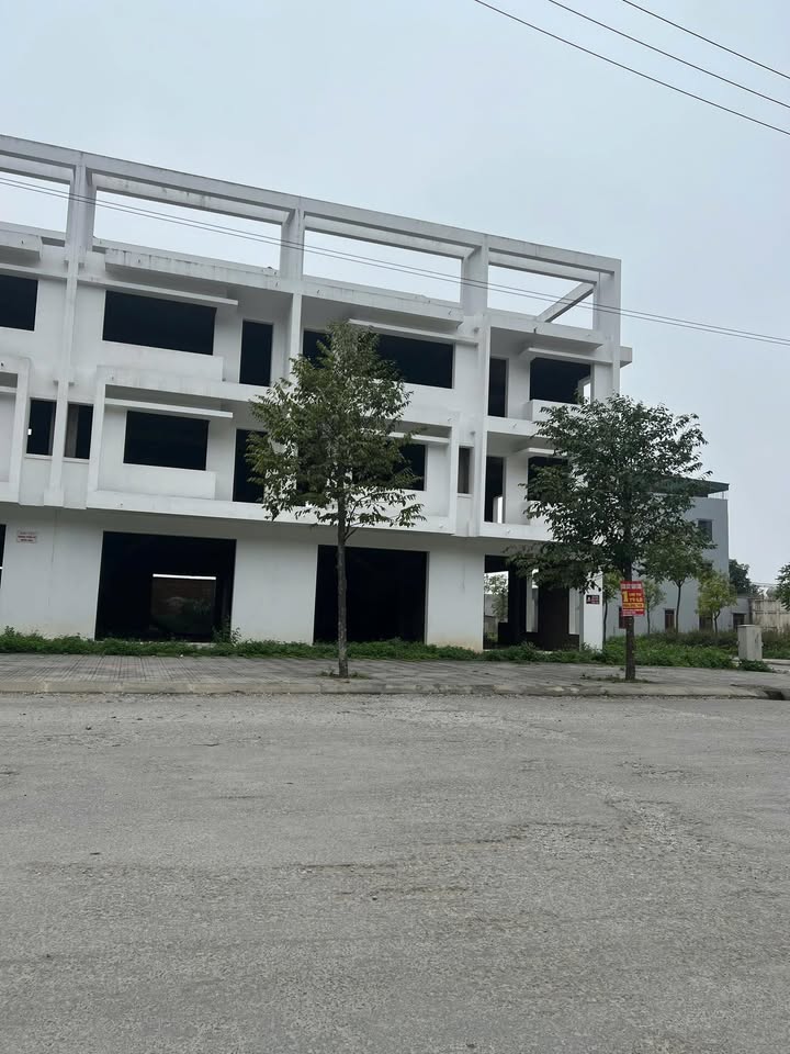 Nhà xây thô mặt tiền Trần Hưng Đạo, 114m² giá 3.3 tỷ - Đầu tư sinh lời!