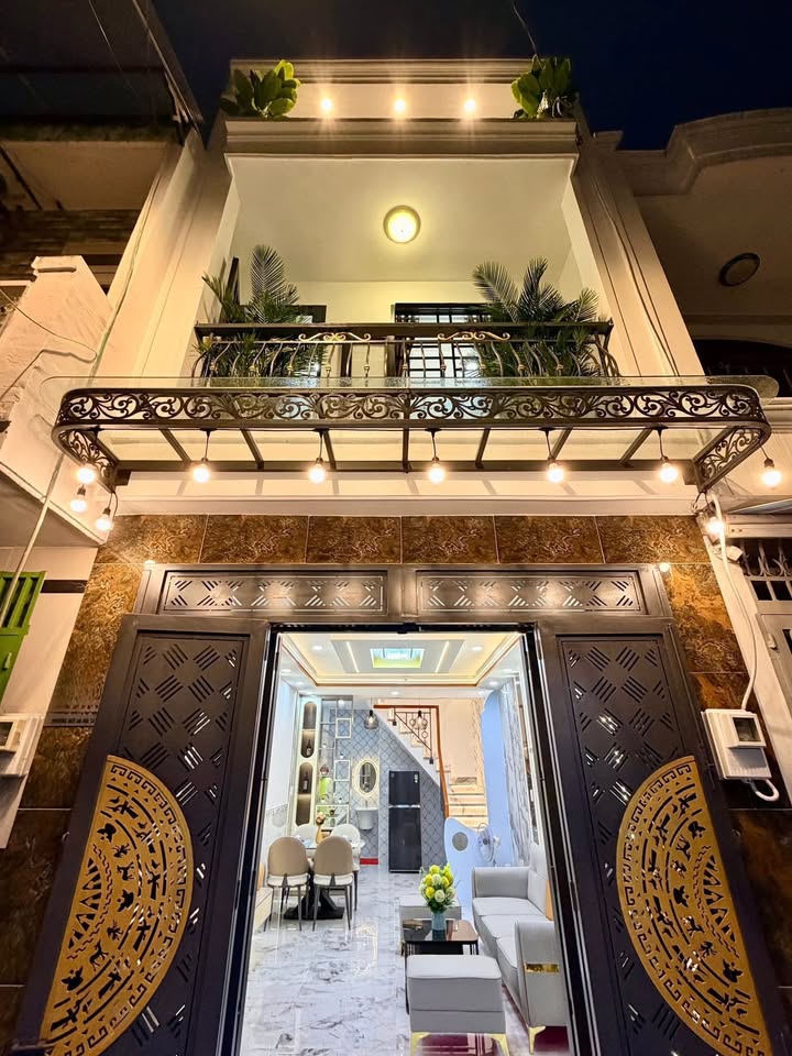 Nhà Gò Vấp 35m² giá 4.98 tỷ - Hẻm xe hơi an ninh, nhiều tiện ích!