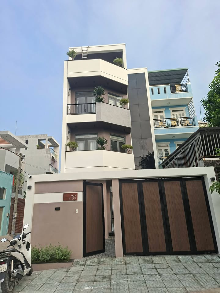 Nhà phố mặt tiền Thạnh Lộc 25, Quận 12, 105m² - Full nội thất cao cấp
