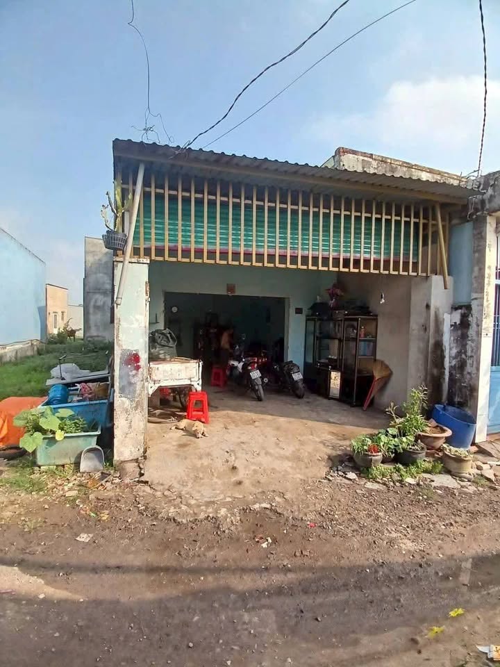 Nhà 100m² Ấp Bình Hữu 2 Đức Hòa Thượng giá 1.19 tỷ - Cách 823D chỉ 500m!