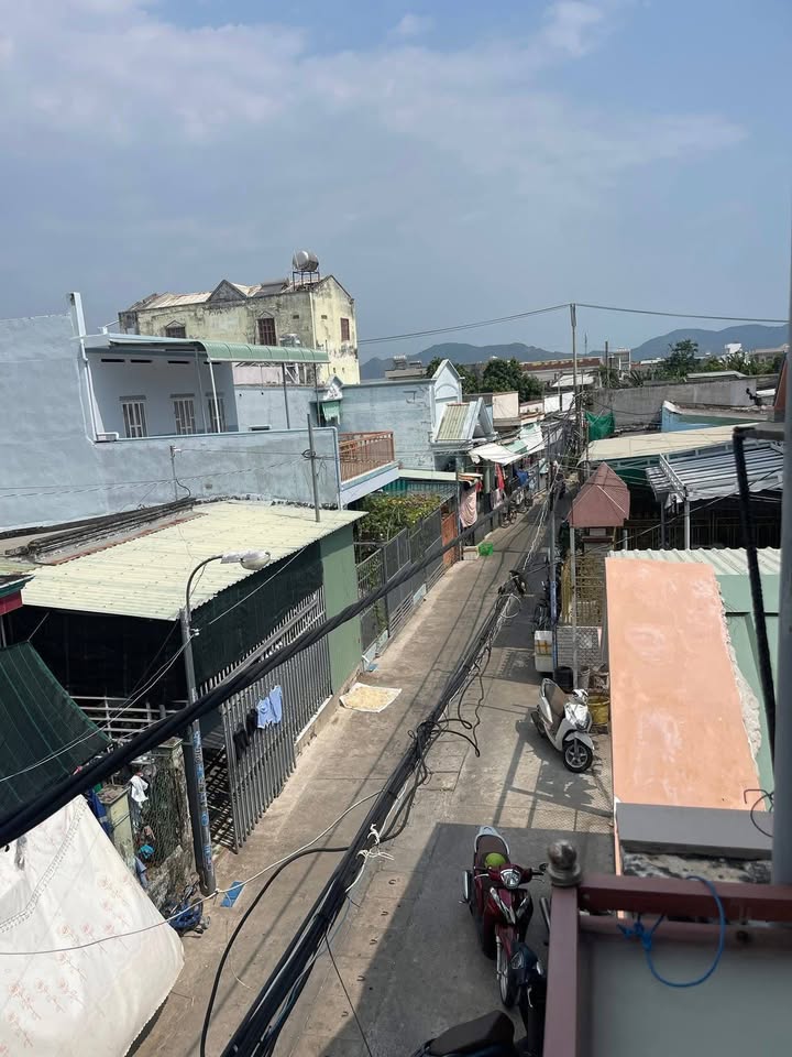 Nhà riêng Phước Tỉnh, Thị trấn Long Hải, 60m² giá 1.37 tỷ - Đường xe hơi rộng rãi!