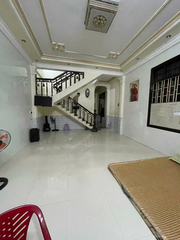 Nhà 2 tầng mặt tiền Hoàng Diệu, phường Tây Lộc, 223m² giá 6.2 tỷ - Thích hợp kinh doanh và an cư!