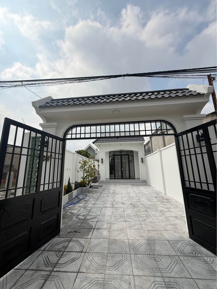 Nhà phố 200m² tại Quận 7, giá 2.35 tỷ - Sẵn sàng vào ở ngay!