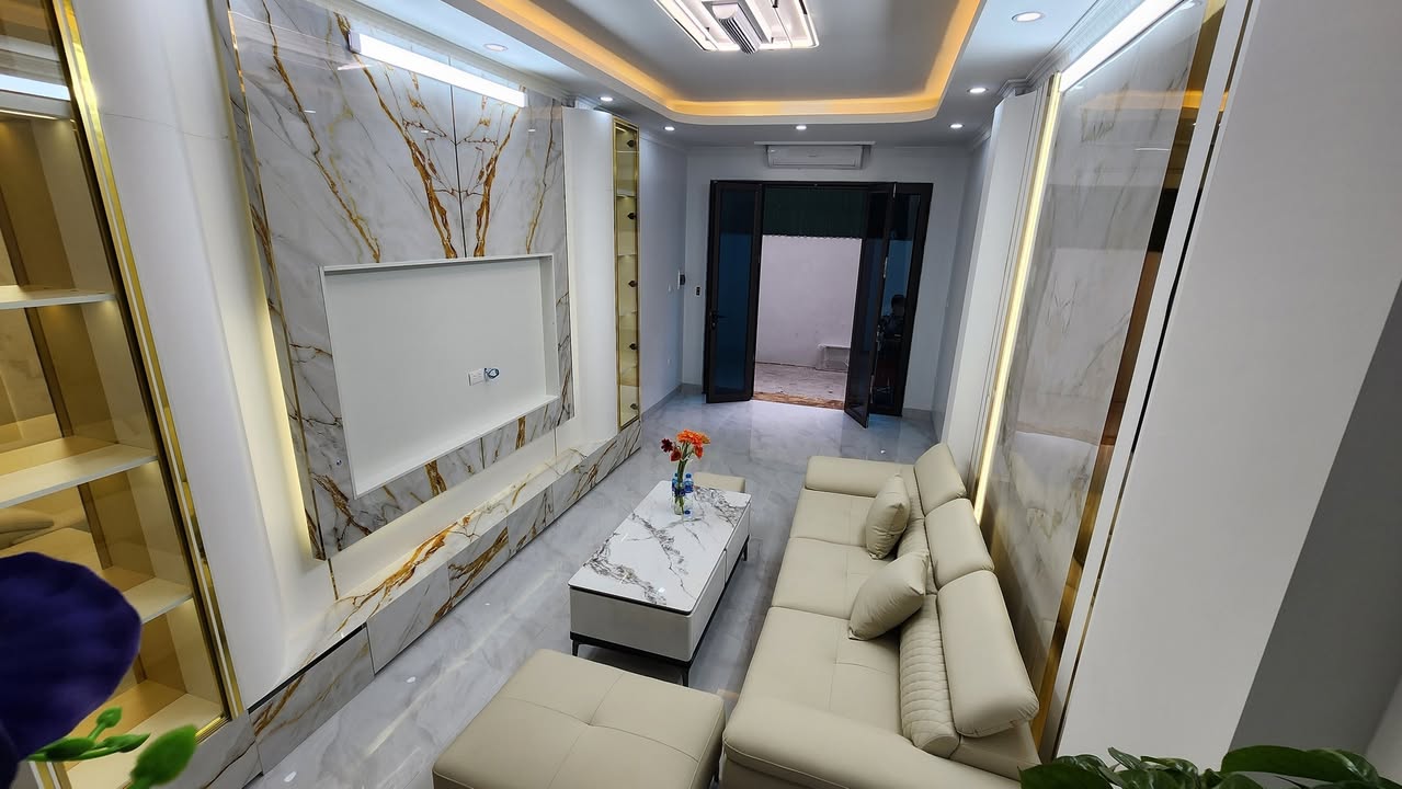 Nhà riêng 5 tầng Hoàng Văn Thái 37m² giá 10 tỷ - Full nội thất, sẵn sàng ở ngay!