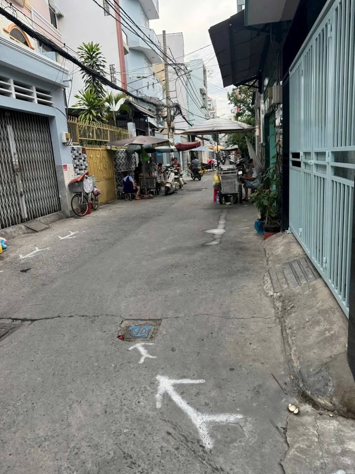 Nhà riêng hẻm Cách Mạng Tháng Tám, Quận 10, 63m² giá 8,1 tỷ - Thiết kế hiện đại, thoáng mát!