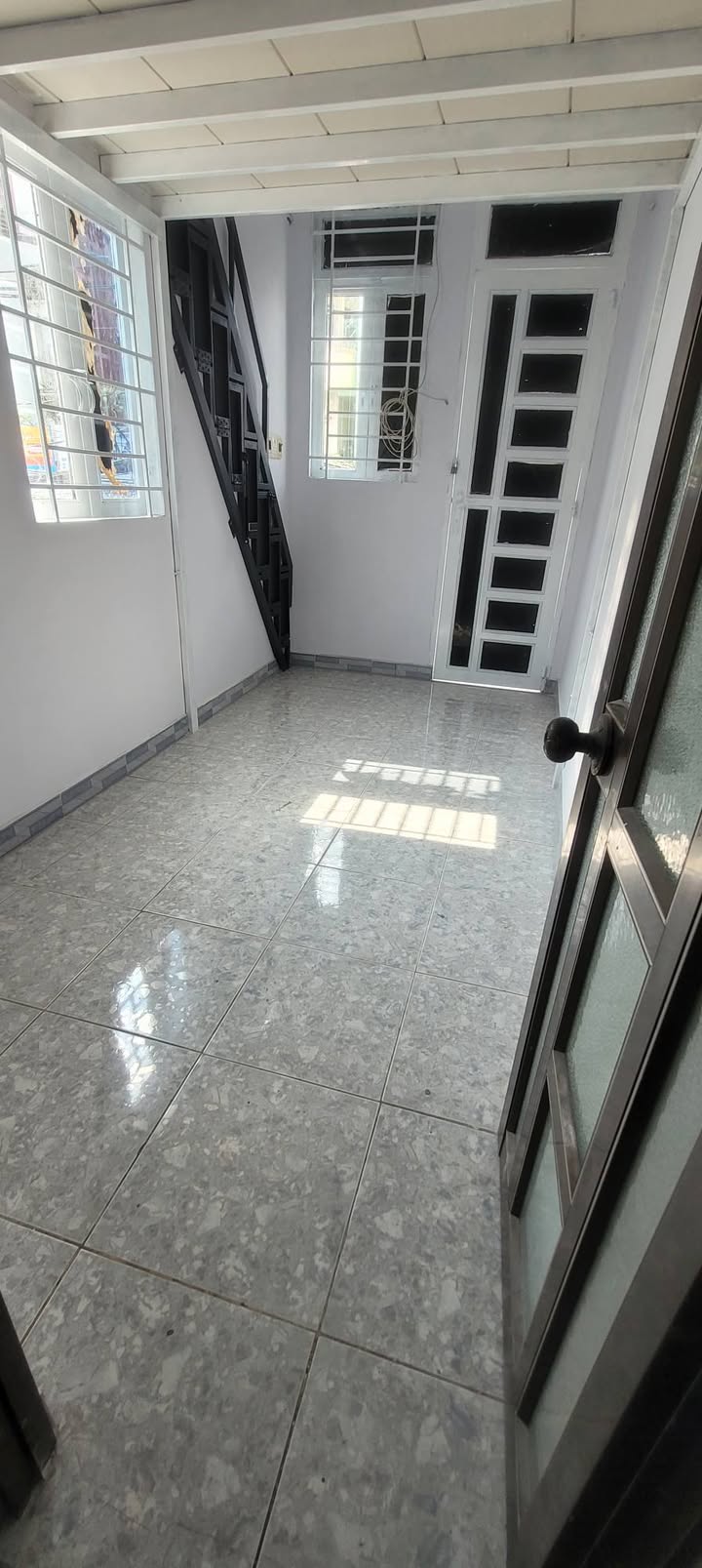 Nhà mặt tiền LVC, Phường Xóm Củi, Quận 8, 2PN giá chỉ 5.5 triệu/tháng - Thuận tiện di chuyển!