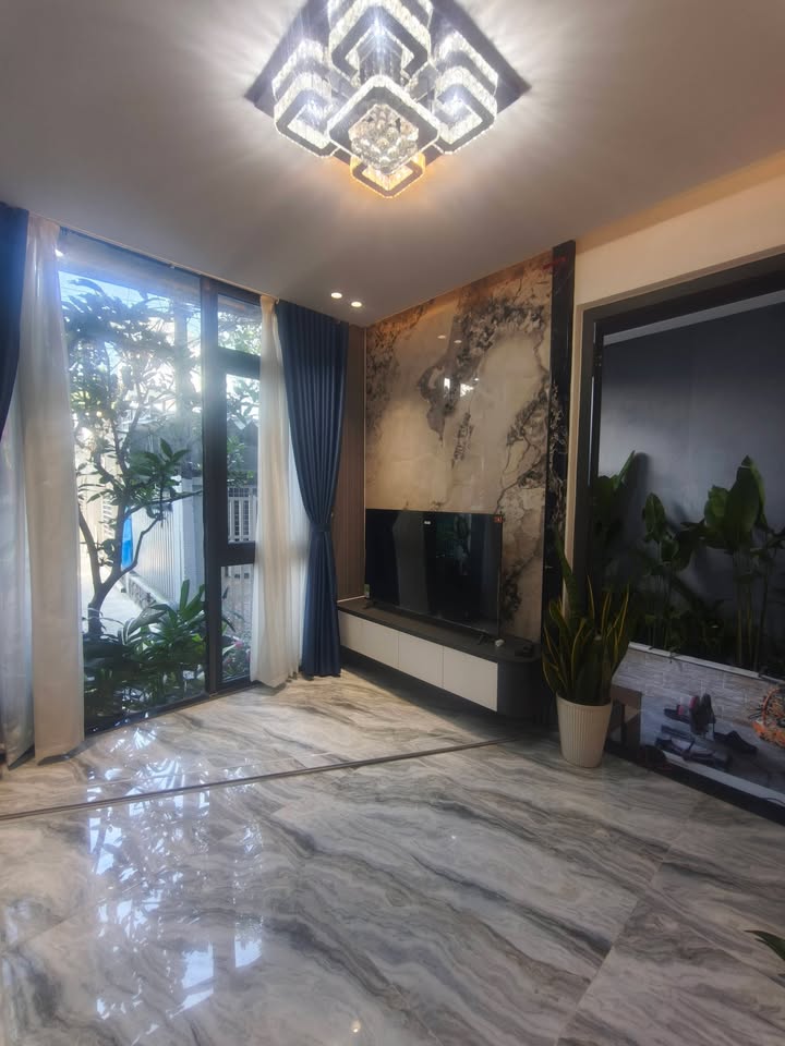 Nhà 3 tầng đường Lê Thị Tính 60m² giá 5 tỷ - Thiết kế hiện đại, tiện nghi đầy đủ!