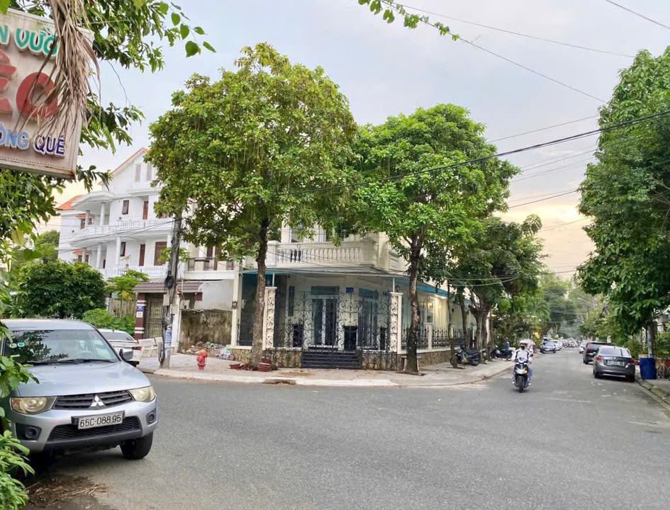 Nhà góc 2 tầng KDC Hồng Phát, Cần Thơ 183m² giá 11 tỷ - Đang cho thuê 20 triệu/tháng!