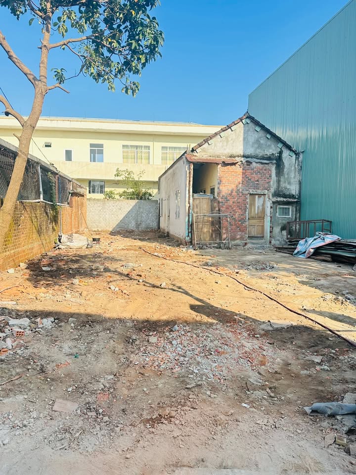 Đất mặt tiền đường Trần Bình Trọng, Tam Kỳ 110m² giá 1.8 tỷ - Hướng Đông mát mẻ!