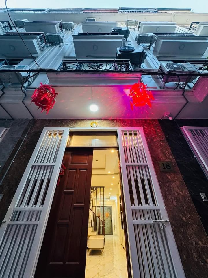 Townhouse Phố Minh Khai 45m² giá 9 tỷ - Nhà mới, sổ đỏ rõ ràng!