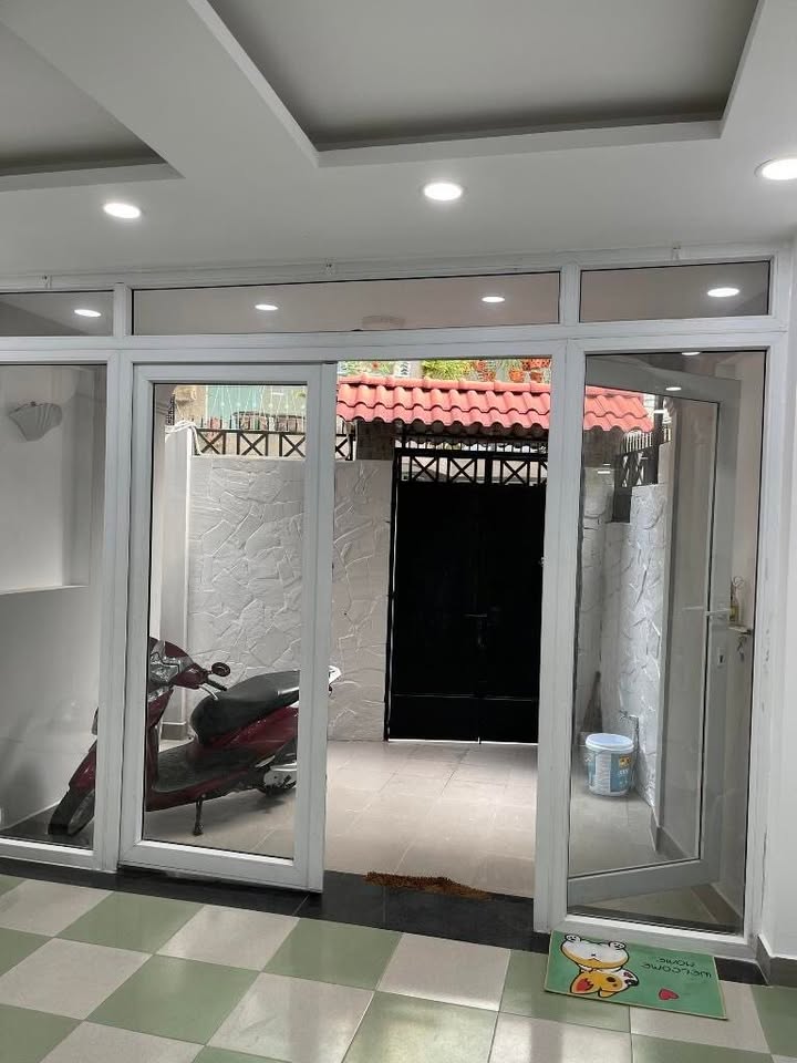 Nhà mặt tiền Huỳnh Văn Bánh, Phú Nhuận 65m² giá 9 tỷ - Kinh doanh online ngay!