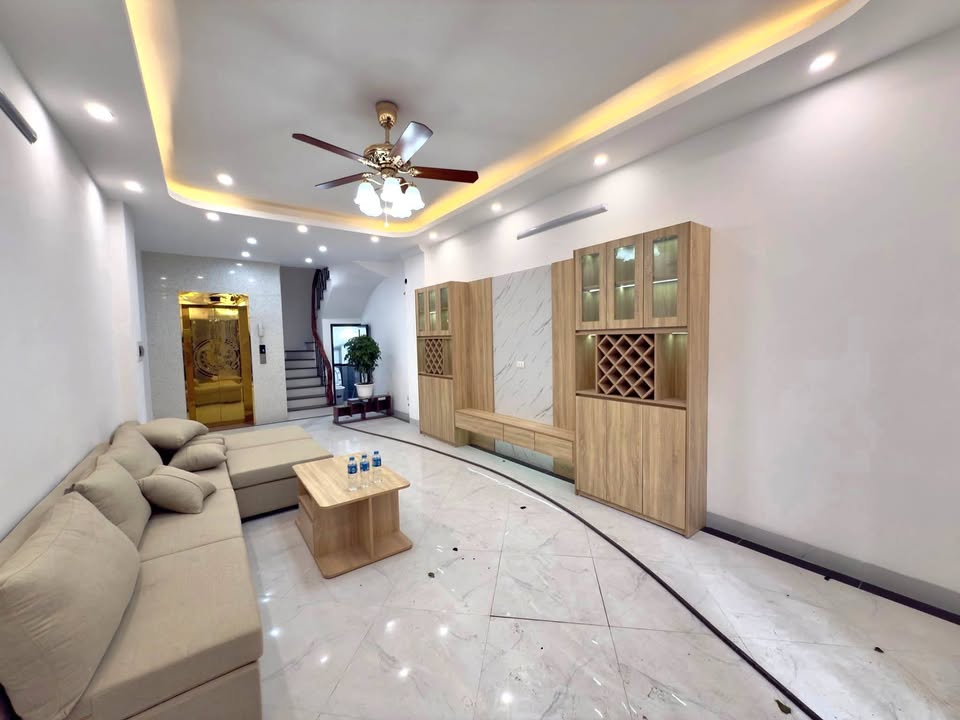 Nhà riêng Lĩnh Nam 45m² giá 10.8 tỷ - Mới xây 6 tầng thang máy, sẵn sàng ở ngay!