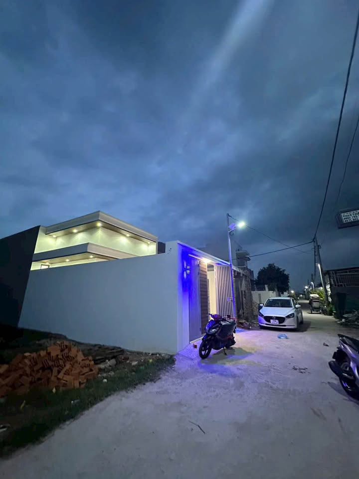 Nhà Phong Nẫm, Phan Thiết 100m² giá 1.58 tỷ - Nhà thiết kế hiện đại, sẵn sàng vào ở!