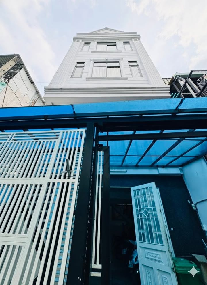 Căn hộ Hàng Xanh, Quận 1, 82m² giá 10 tỷ - Đầu tư sinh lời hấp dẫn!