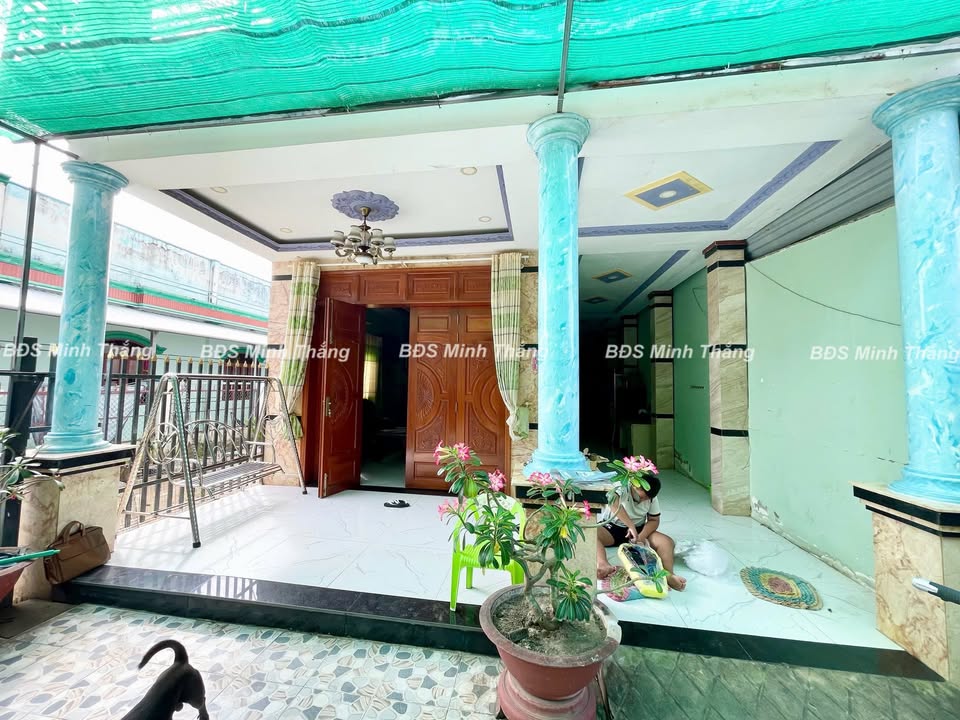 Nhà 3 tầng Long Hậu 200m² giá 3.8 tỷ - Sổ hồng riêng, hẻm xe hơi!