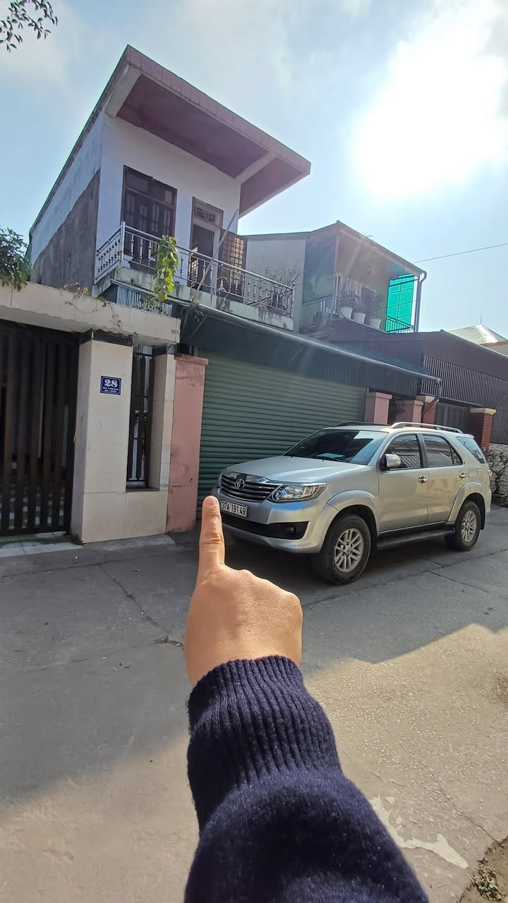 Nhà 2 tầng Bến Thủy 136m² giá 5.7 tỷ - Vị trí trung tâm thuận lợi!