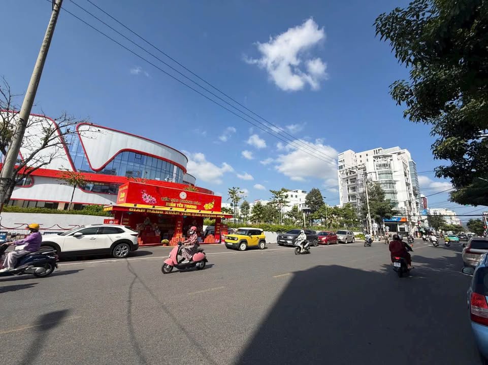 Nhà 5 Tầng Mặt Tiền Lê Thành Phương, Nha Trang 60m² giá 13 tỷ - Kinh doanh thuận lợi!